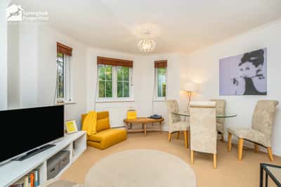 London Road, Ascot - Image 1