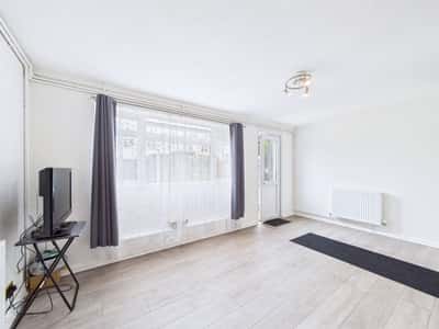 Verbena Close, South Ockendon - Image 3