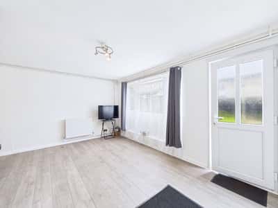 Verbena Close, South Ockendon - Image 6
