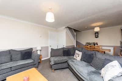 Glen Court, Castleford - Image 4