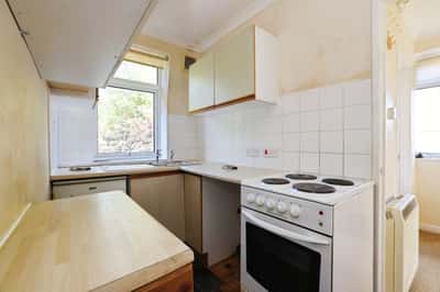 Meadow Road, Salisbury - Image 6