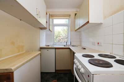 Meadow Road, Salisbury - Image 7