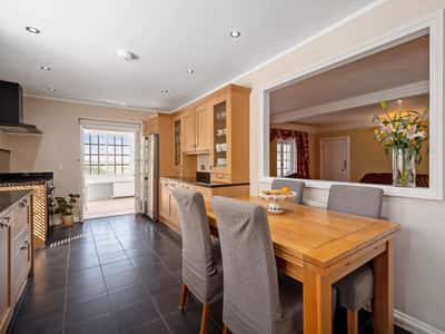 Camp Road, Caterham - Image 7