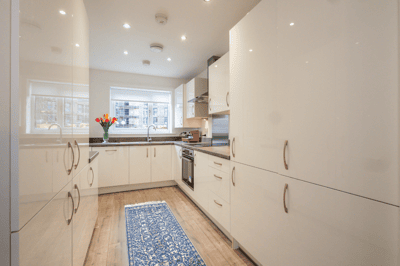 3 bedroom house at The Gateway - Image 11