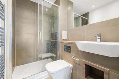 2 bedroom apartment at Fresh Wharf - Image 9