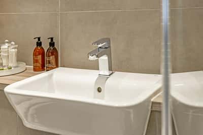 1 bedroom apartment at Fresh Wharf - Image 1