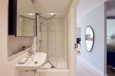 Studio apartment at Aston Place - Image 5