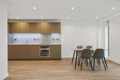 3 bedroom apartment at Landrow Place - Image 13