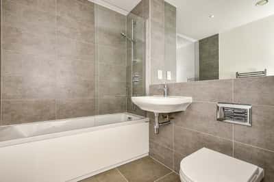 2 bedroom apartment at Pioneer Wharf at Waterfront - Image 3