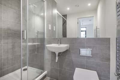 2 bedroom apartment at Pioneer Wharf at Waterfront - Image 4