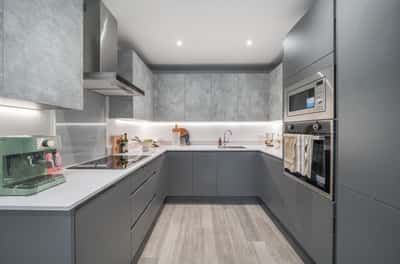 3 bedroom apartment at Clapham Park - Image 11