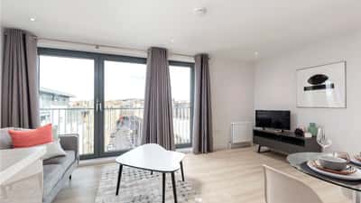 1 bedroom apartment at Lochrin Quay - Image 2