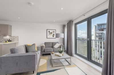 Studio apartment at Lochrin Quay - Image 5