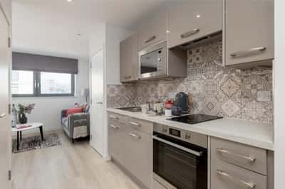 Studio apartment at Lochrin Quay - Image 6