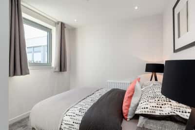 Studio apartment at Lochrin Quay - Image 7
