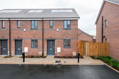 2 bedroom house at Cherrywood Grange - Image 6