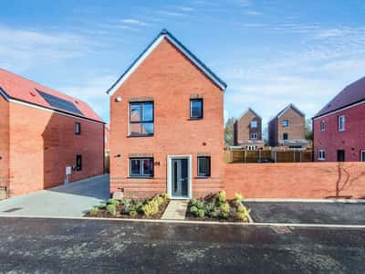 3 bedroom house at Beaumont Manor - Image 2