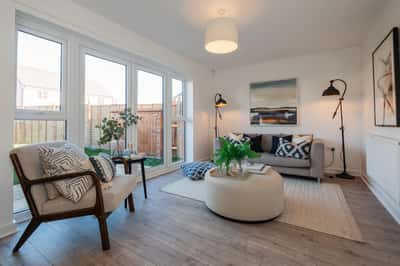 3 bedroom house at Isleport Grove - Image 4