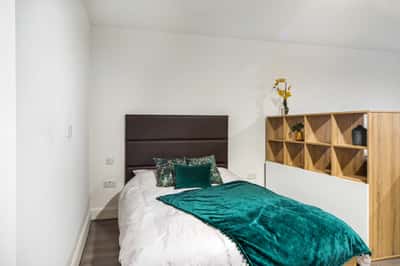 Studio apartment at Clarendon Quarter - Image 10