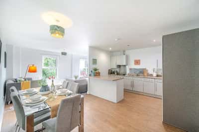 Studio apartment at Clarendon Quarter - Image 12