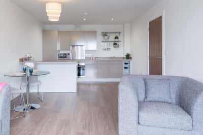 Studio apartment at Clarendon Quarter - Image 20