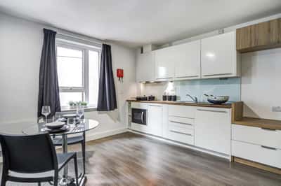 Studio apartment at Clarendon Quarter - Image 25