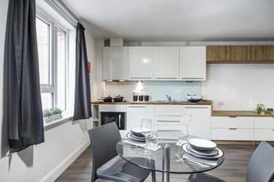 Studio apartment at Clarendon Quarter - Image 15