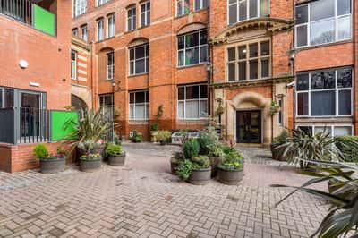 Studio apartment at Queen Street Quarter - Image 17