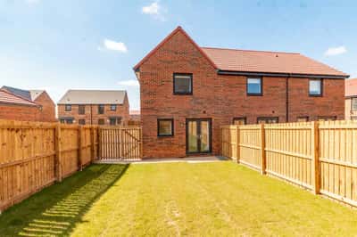 2 bedroom house at Bracken Grange - Image 3