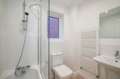 2 bedroom house at Albion Place - Image 6
