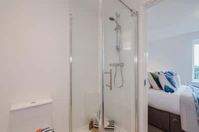 2 bedroom apartment at Albion Place - Image 7