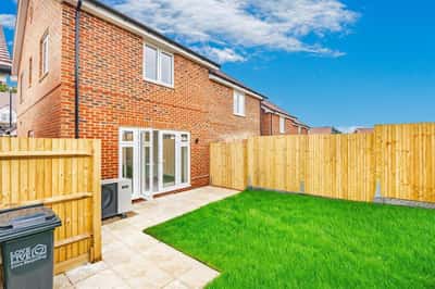 3 bedroom house at Ashdown House - Image 15