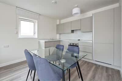 2 bedroom apartment at Springfield Parkside - Image 9