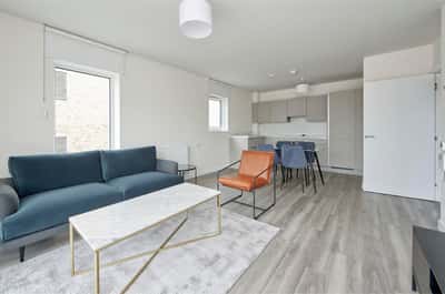 2 bedroom apartment at Springfield Parkside - Image 16