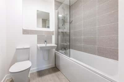 3 bedroom house at Stanton Cross - Image 6