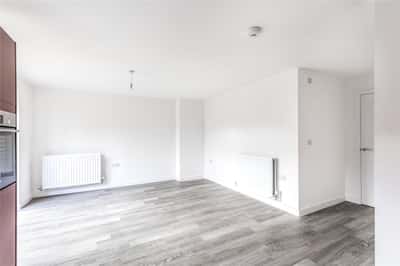 3 bedroom house at Stanton Cross - Image 4