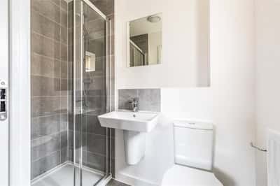 3 bedroom house at Stanton Cross - Image 8