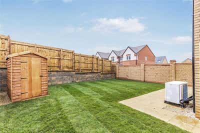 3 bedroom house at Stanton Cross - Image 12