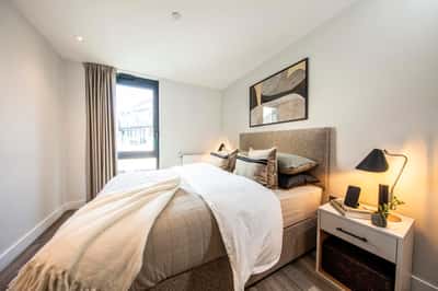 2 bedroom apartment at Alameda - Image 23