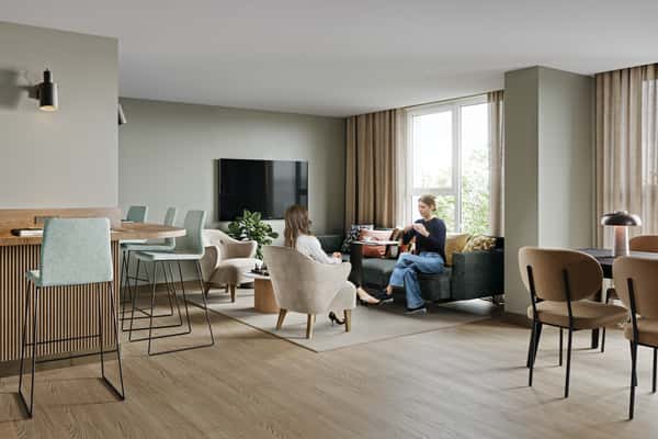 Apo at The Holloway - Image 7