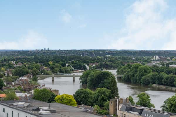 Apo Kew Bridge - Image 1