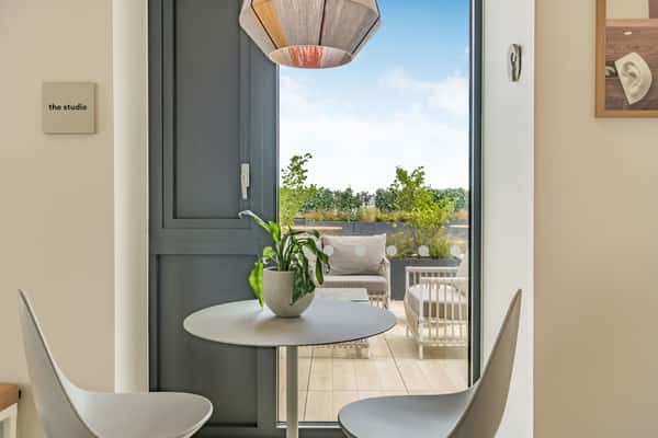 Apo Kew Bridge - Image 3