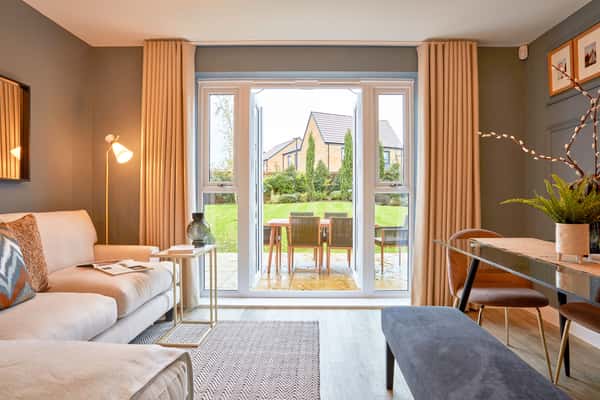 Queens Court - Image 8