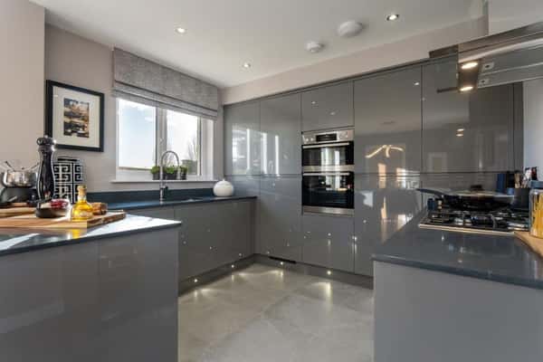 Ferry Village - Image 15