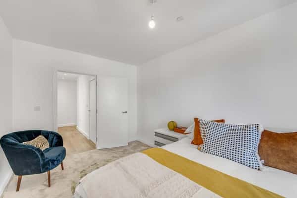 South Oxhey Central - Image 2