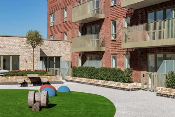 South Oxhey Central - Image 14