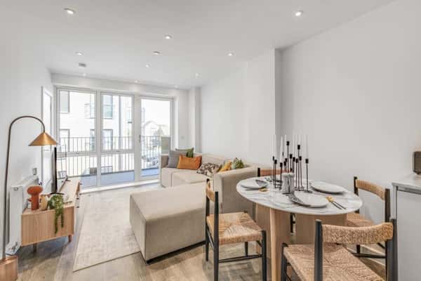 South Oxhey Central - Image 3