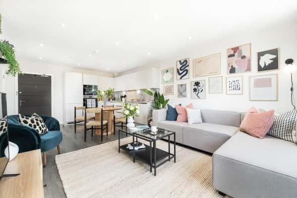 South Oxhey Central - Image 18