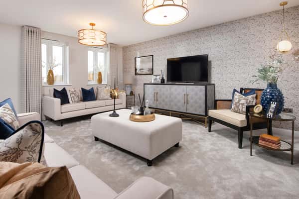 Queen's Manor - Image 6