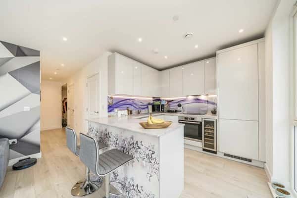 Lismore Boulevard, Colindale - Image 2